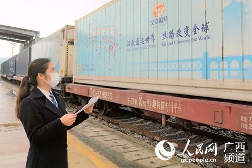 越南直达凭祥进境水果班列实现常态化开行 越南直达凭祥进境水果班列实现常态化开行