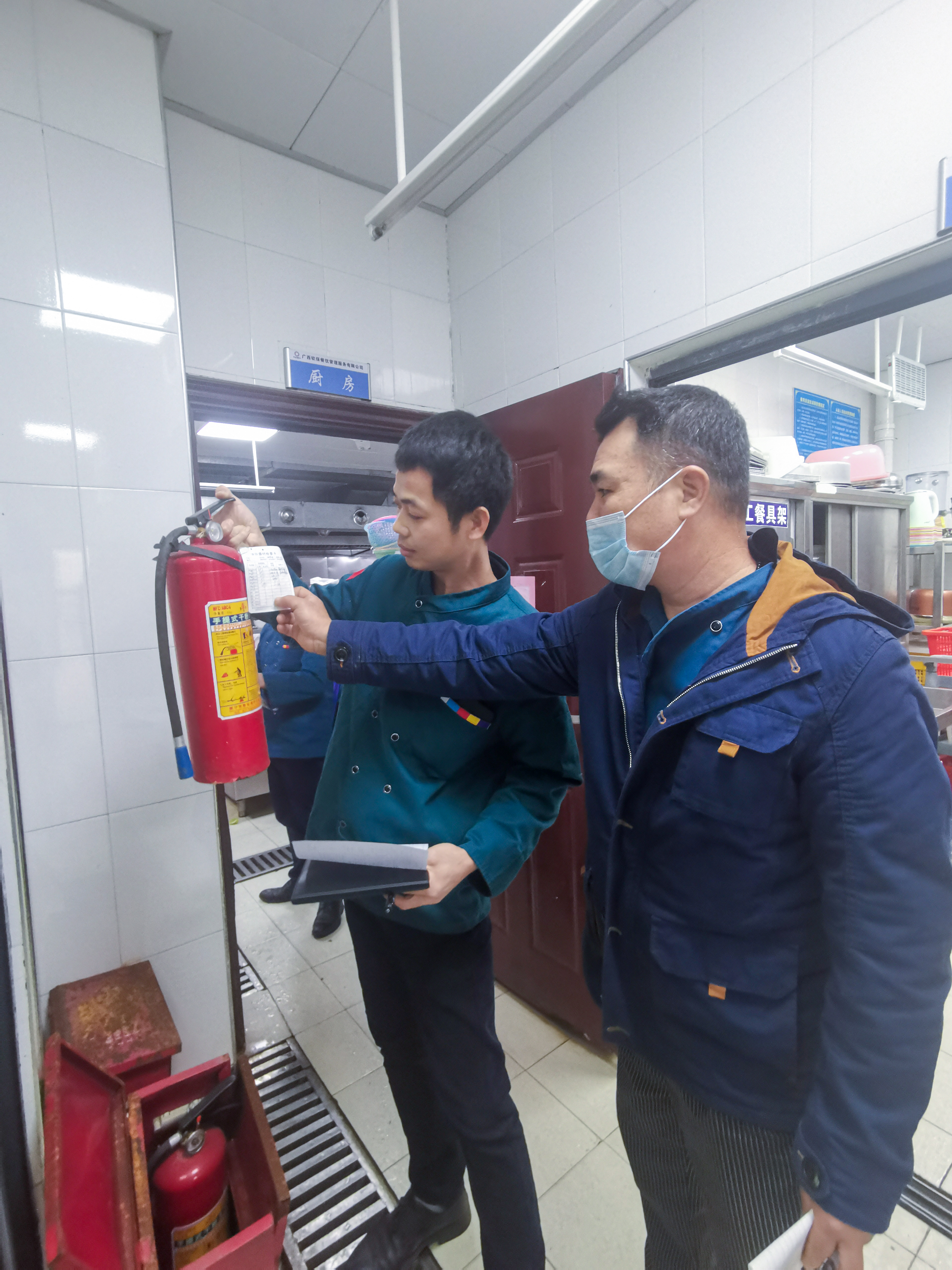 加强卫生安全监管 营造舒适就餐环境 | 钦保餐饮开展餐饮服务卫生安全交叉检查 加强卫生安全监管 营造舒适就餐环境 | 钦保餐饮开展餐饮服务卫生安全交叉检查