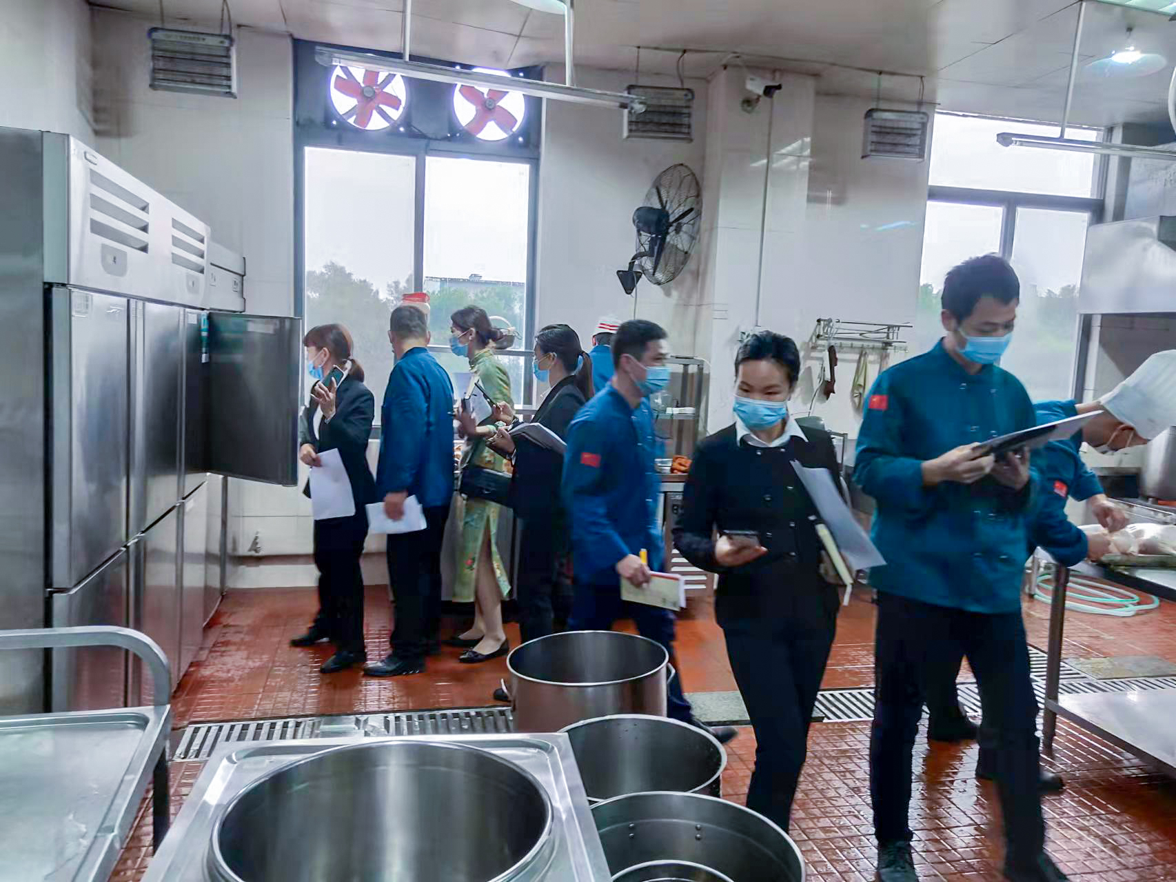 加强卫生安全监管 营造舒适就餐环境 | 钦保餐饮开展餐饮服务卫生安全交叉检查 加强卫生安全监管 营造舒适就餐环境 | 钦保餐饮开展餐饮服务卫生安全交叉检查