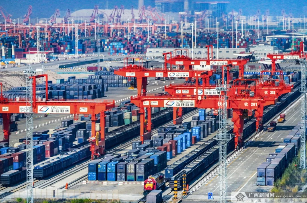 广西北部湾港今年上半年完成吞吐475.85万标箱 广西北部湾港今年上半年完成吞吐475.85万标箱