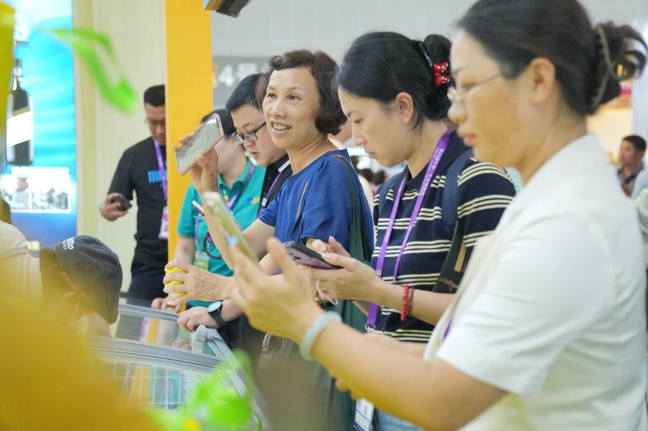 “榴”住香甜,“链”通合作 | 自贸开投集团“榴悠悠”品牌闪耀第22届东博会 “榴”住香甜,“链”通合作 | 自贸开投集团“榴悠悠”品牌闪耀第22届东博会