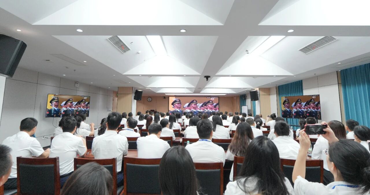 铭记历史 奋勇前行 | 自贸开投集团集中收看纪念中国人民抗日战争暨世界反法西斯战争胜利80周年大会 铭记历史 奋勇前行 | 自贸开投集团集中收看纪念中国人民抗日战争暨世界反法西斯战争胜利80周年大会