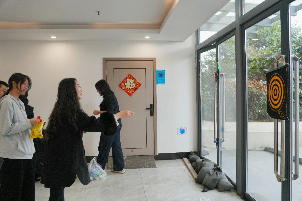 自贸开投集团员工生日会 | 温情相伴 共庆生辰