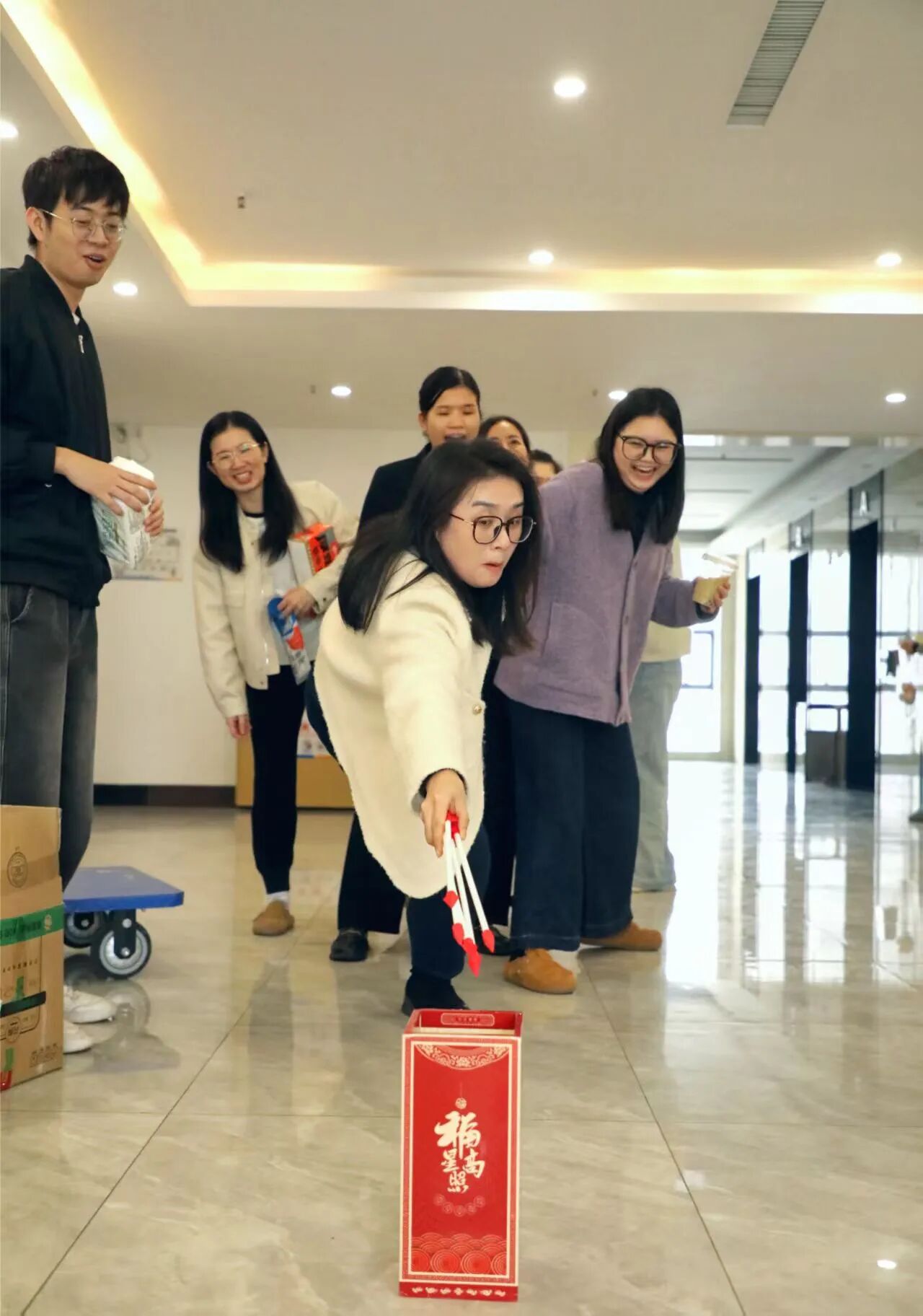 自贸开投集团员工生日会 | 温情相伴 共庆生辰