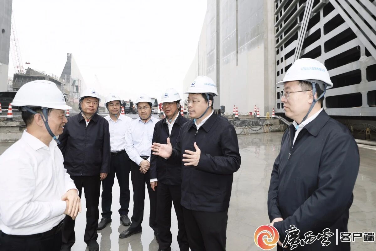 韦韬在自治区党委、政府召开的平陆运河项目现场推进会上强调 压实责任协同攻坚统筹谋划 确保运河如期安全高质量建成通航