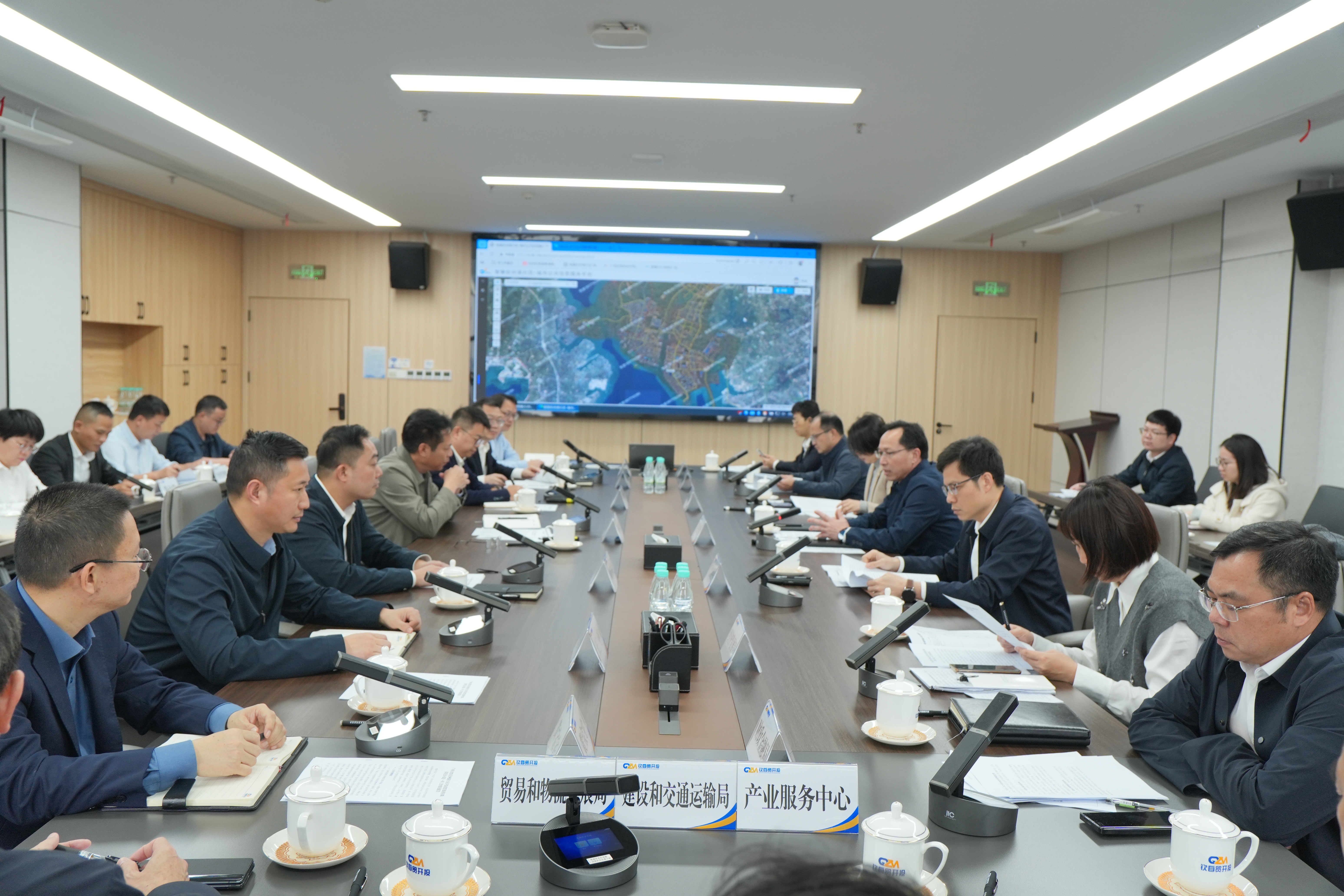 毛任建带队到自贸开投集团调研座谈