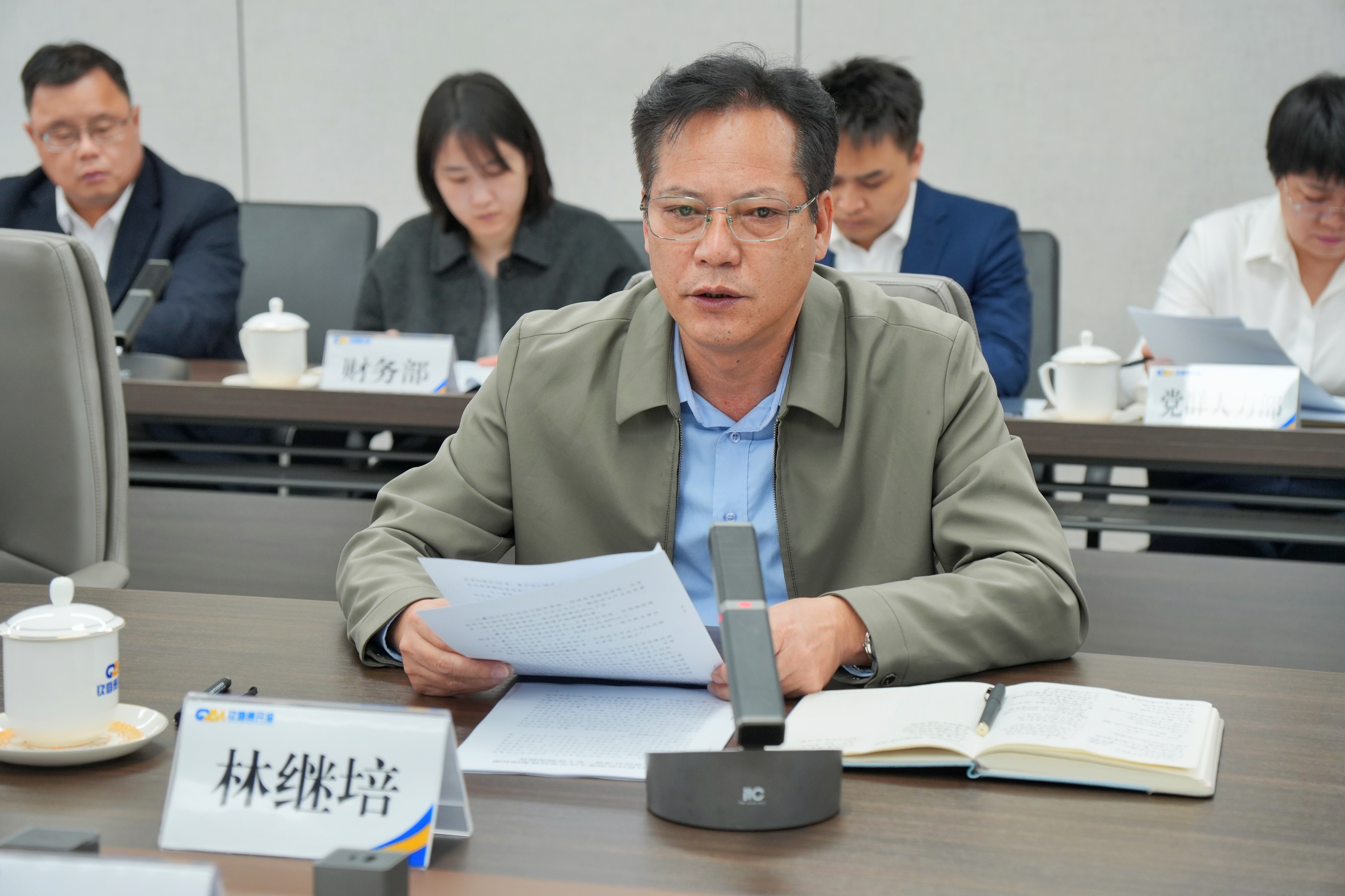 毛任建带队到自贸开投集团调研座谈