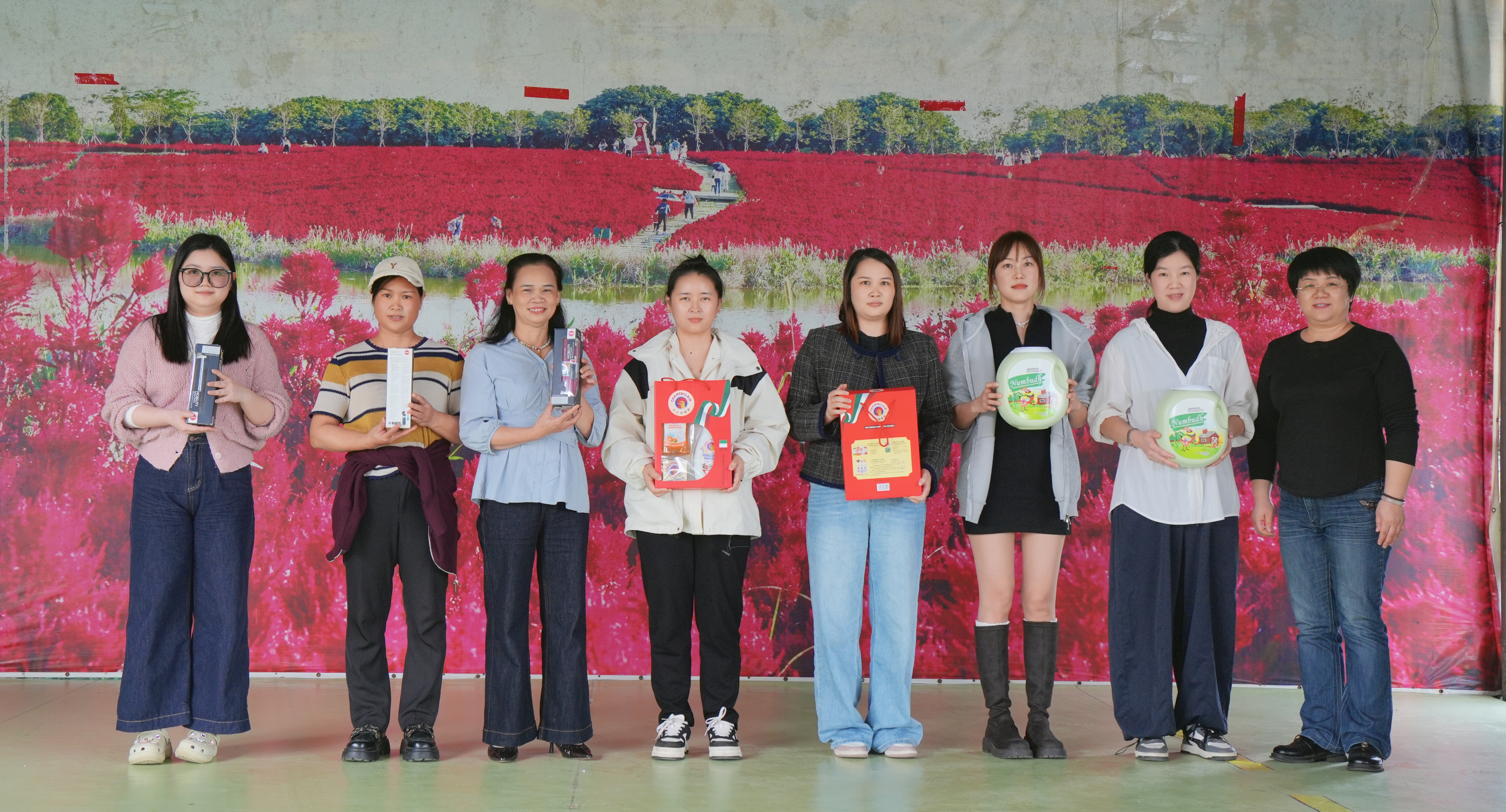 花开三月绽芳华 巾帼建功展风采 | 自贸开投集团开展“三八”国际妇女节主题活动