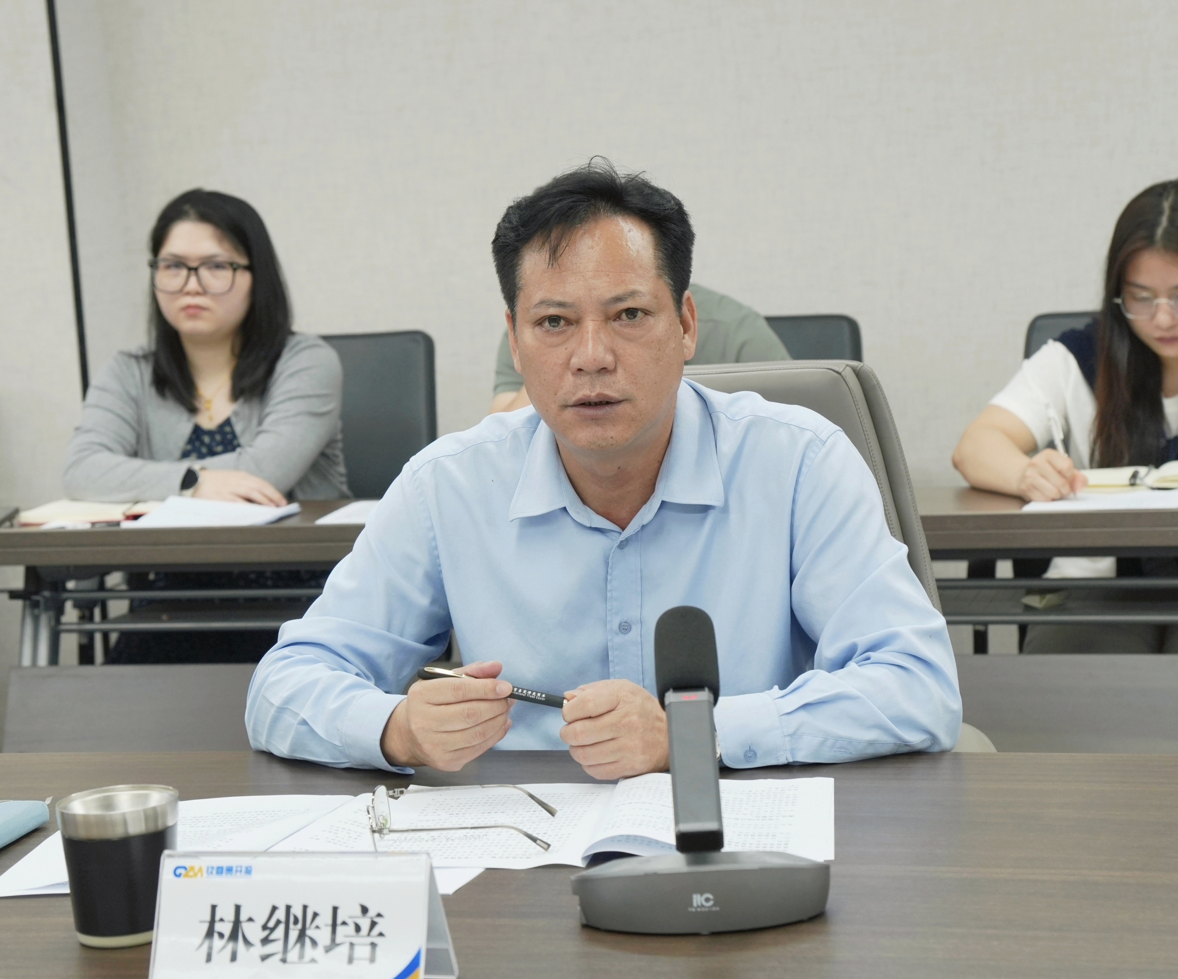 自贸开投集团党委召开2025年度基层党组织书记抓基层党建工作述职评议会