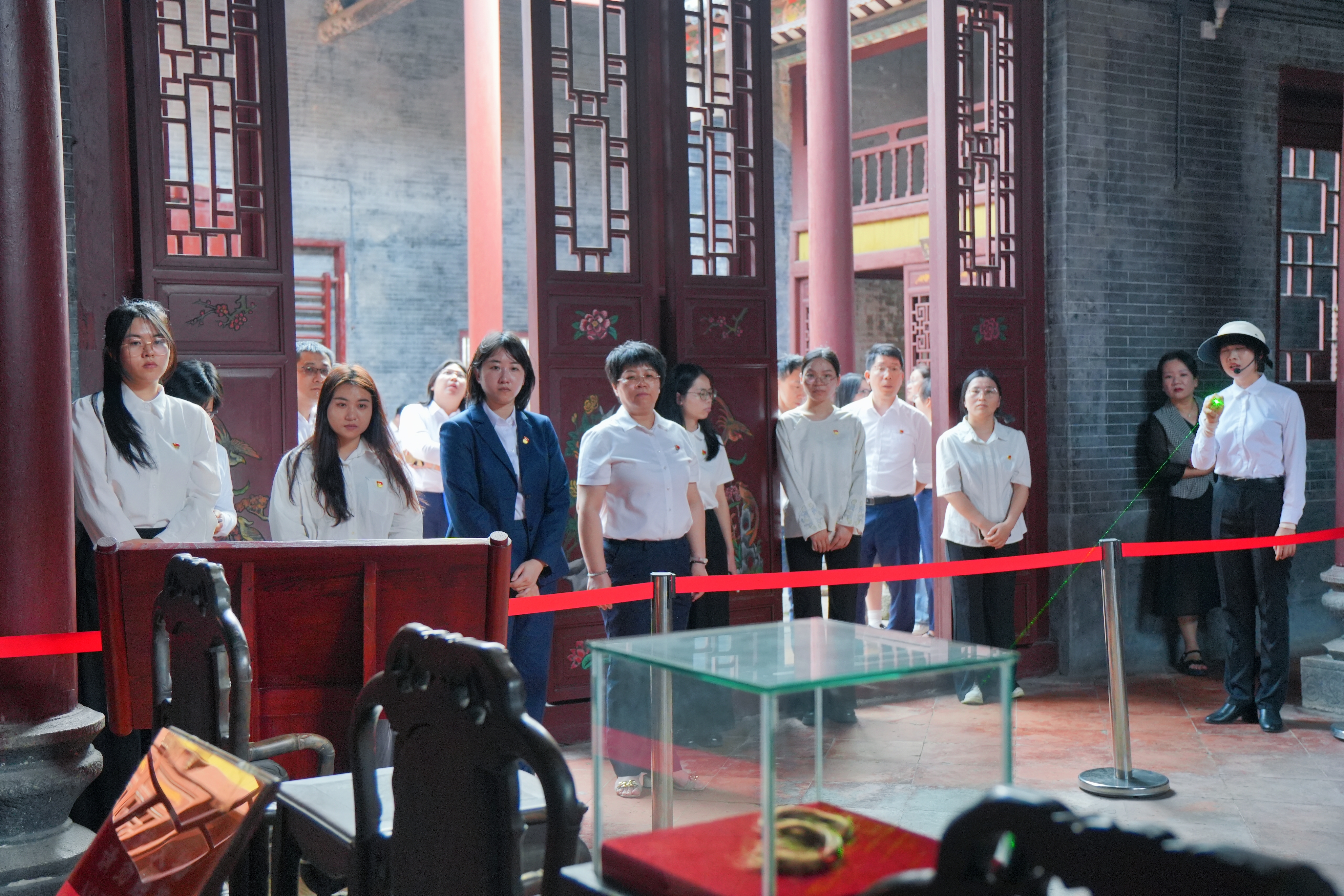 自贸开投集团党委联合中马产业园区工业和高新技术局党支部开展缅怀先烈主题党日活动 自贸开投集团党委联合中马产业园区工业和高新技术局党支部开展缅怀先烈主题党日活动